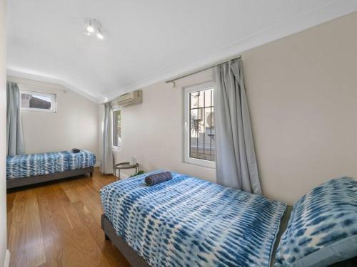 4BR Terrace & Garage & Near ICC & CBD & Darling Harbour - Tap to explore photos