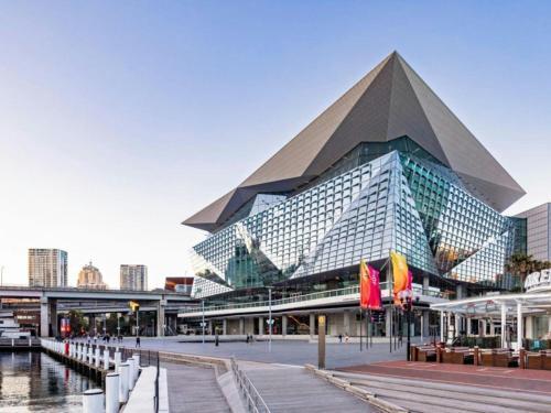 4BR Terrace & Garage & Near ICC & CBD & Darling Harbour