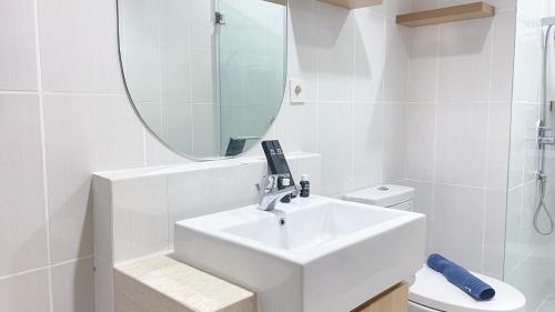 Nice and Comfortable 2BR at Samara Suites Apartment By Travelio - Tap to explore photos