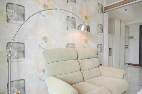 Warm and Comfort Living 1BR at 8th Ambassade Kuningan Apartment By Travelio - Tap to explore photos