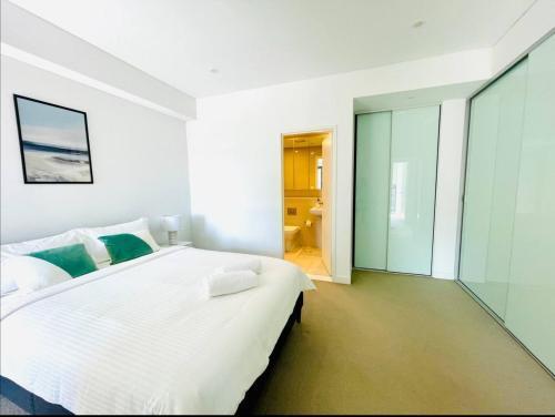 Astonishing waterview condo with Pool, Parking - Tap to explore photos