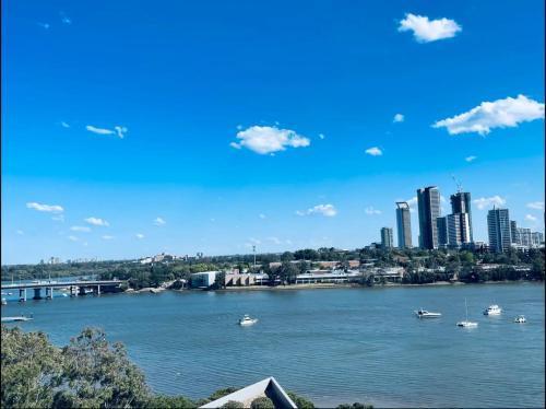Astonishing waterview condo with Pool, Parking
