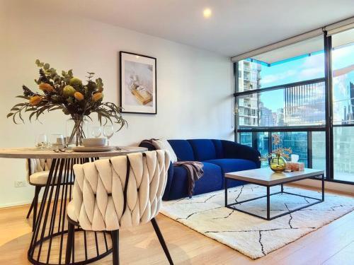 Charming 1BR Southbank w balcony & free parking#TI22 - Tap to explore photos