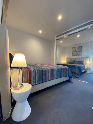 Aus108 - 1B1B with breathtaking city views - Tap to explore photos