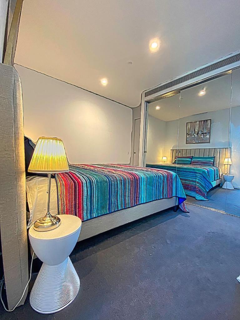 Aus108 - 1BR with breathtaking city views near crown walk to CBD - Tap to explore photos