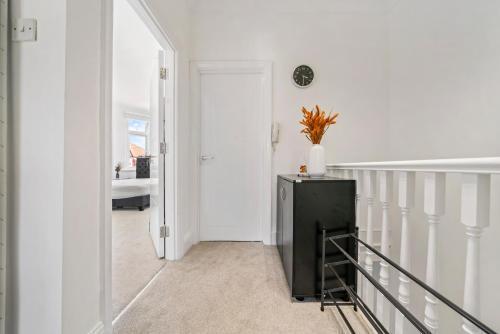 2025 Award Winning - 2 bedroom luxury apartment next to Wembley Stadium - Tap to explore photos