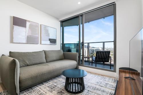 Central Southbank 1BR Apt with Balcony and Study Desk - Tap to explore photos