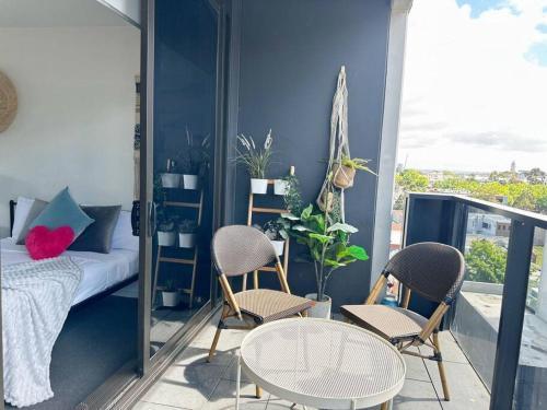 RS703 - West Melbourne Aparment with Balcony #Free Parking - Tap to explore photos