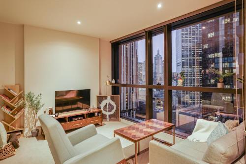 Cosy 2-bedroom retreat with city view near QVM - Tap to explore photos