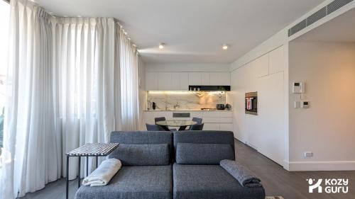 KozyGuru | Surry Hills | Freshly Cozy Apt - Tap to explore photos