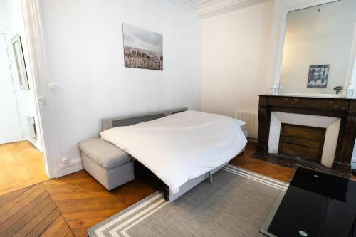 Big apartment 2BR Arc de Triomphe 4-6p - Tap to explore photos