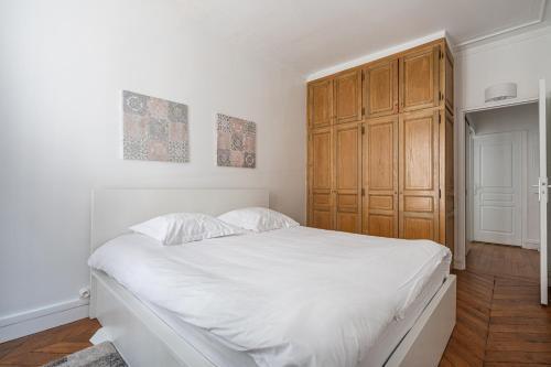 Big apartment 2BR Arc de Triomphe 4-6p