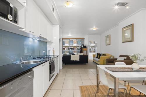Spacious & Comfy Apt for 6 Next to Darling Harbour Room Type - Apartment