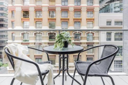 Spacious & Comfy Apt for 6 Next to Darling Harbour - Tap to explore photos