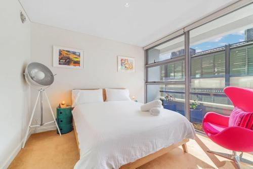 Comfortable 1 bedroom apartment in Crows Nest - Tap to explore photos