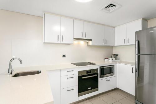 MAN54 -Manly Magic Waterfront Retreat with Gym & Sauna - Tap to explore photos