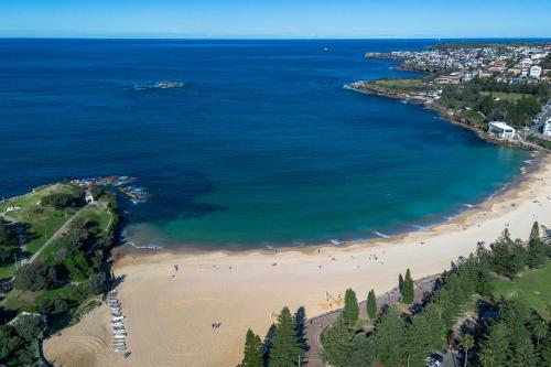 Sleek 1BR Apartment w Skylight near Coogee Beach - Tap to explore photos