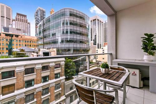 KS355 - CBD Apartment with Pool & Gym