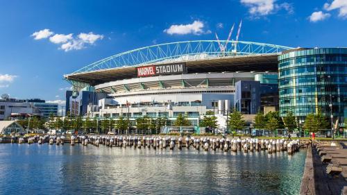 Blue Haven at Marvel Stadium - Rooftop Pool & Free Parking