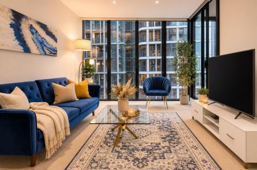 Blue Haven at Marvel Stadium - Rooftop Pool & Free Parking - Tap to explore photos