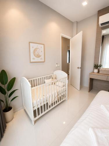 The Garnet Light Pool Villa Aonang-3BR Private Pool Villa - Tap to explore photos