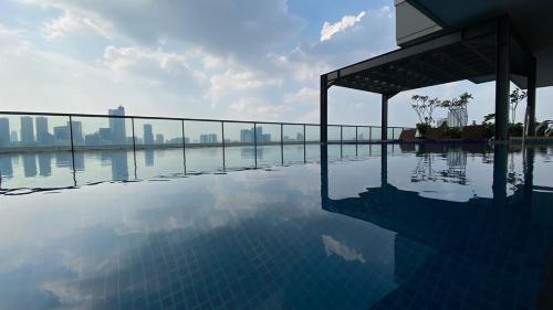 Stunning and Comfortable 2BR Samara Suites Apartment By Travelio - Tap to explore photos