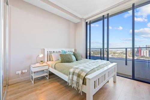 Charm 2Beds in Olympic Park - Tap to explore photos