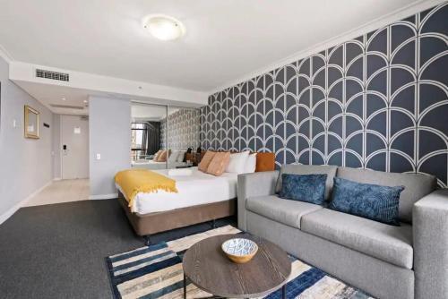 KozyGuru | Haymarket | Chic City Studio Room Type - Studio Apartment