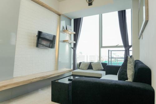 Fully Furnished with Comfortable Design 2BR Harco Mangga Besar Apartment By Travelio - Tap to explore photos