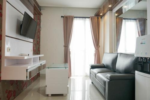 Strategic Location 2BR Apartment Signature Park Grande By Travelio - Tap to explore photos