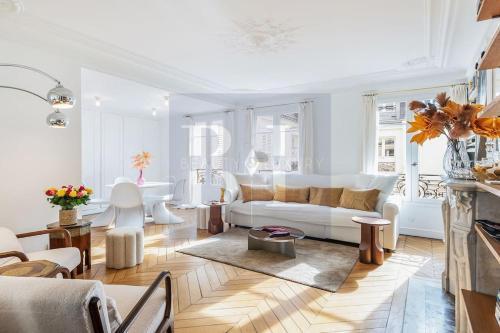 Dauphine Saint Germain 6th arr 2bedrooms - Tap to explore photos