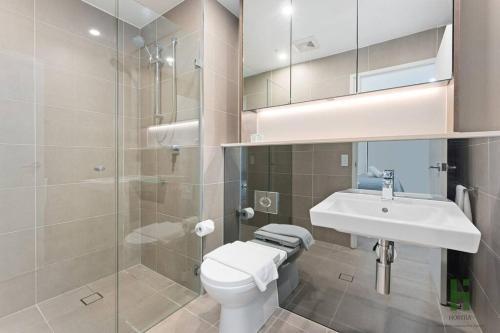 St Leonards 2B2B Apt with Skyview - Tap to explore photos