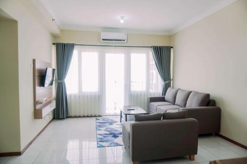 Well Furnished 2BR Grand Palace Kemayoran Apartment By Travelio - Tap to explore photos
