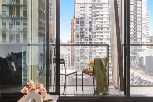 A 2 Bed 3min to Melbourne Central with Parking - Tap to explore photos