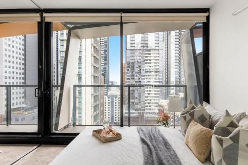 A 2 Bed 3min to Melbourne Central with Parking - Tap to explore photos