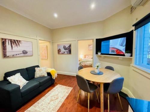 Cosy Stay - Neutral Bay 1 Bdrm - Tap to explore photos