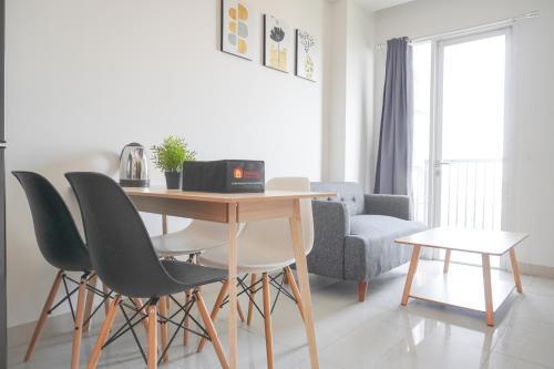 Great Choice and Homey 2BR Signature Park Grande Apartment By Travelio - Tap to explore photos