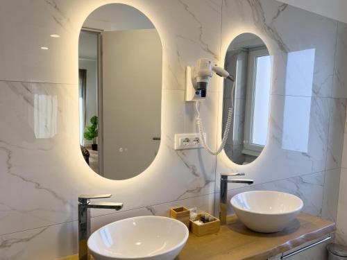 ISOLA 163 Guest House Room Type - Triple Room with Balcony