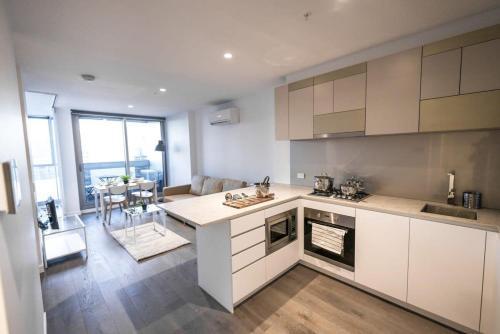 A Chic 2br, CBD Apartment Near Southern Cross Room Type - Apartment