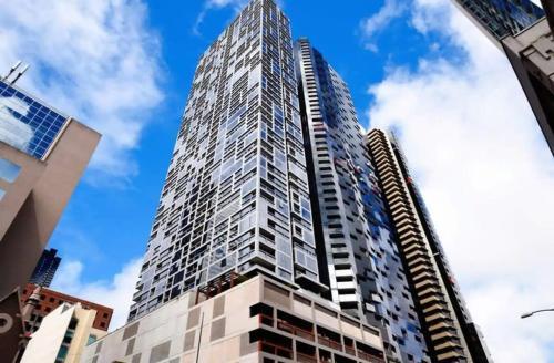A Chic 2BR CBD Apartment Near Southern Cross - Tap to explore photos