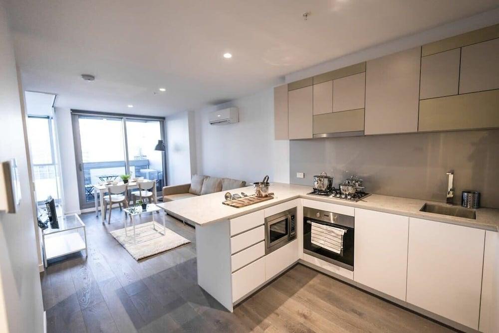 A Chic 2br, CBD Apartment Near Southern Cross
