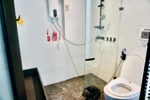 Triple room at Hash Apartment Silom Soi 3 - Tap to explore photos