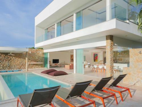 Villa So Paradise 4br Pool - Gym &amp Sunset View - Tap to explore photos
