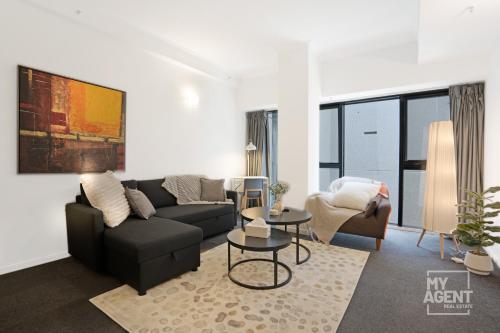 Large 2-bedroom on Flinders - Tap to explore photos