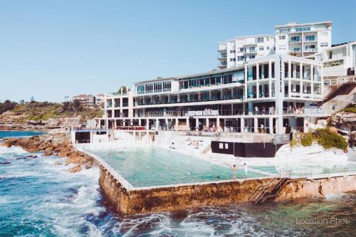 Bondi Beach Lux 2BR Unit Parking and lift - Tap to explore photos