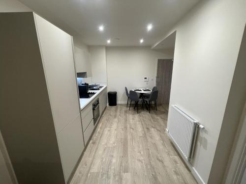 Modern 1-Bedroom Apartment in Wembley Park - Tap to explore photos