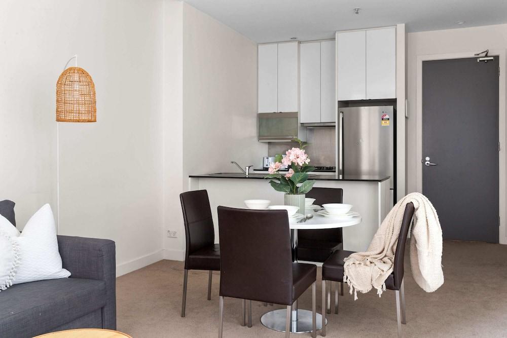 A Stylish & Central 2BR Apt Near Flinders Station - Tap to explore photos