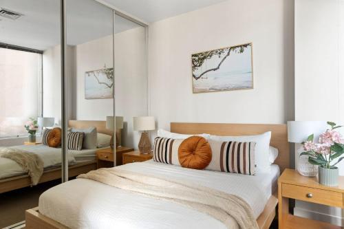 A Stylish & Central 2BR Apt Near Flinders Station Room Type - Apartment