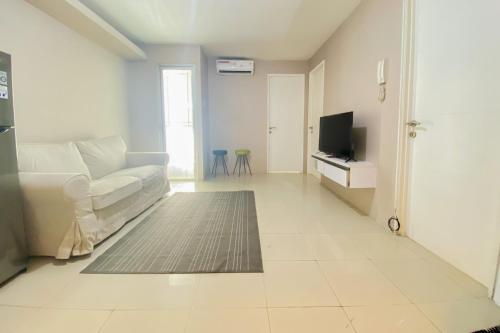 Nice Comfortable 2BR Apartment at Bassura City By Travelio - Tap to explore photos
