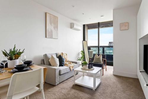 A Modern & Cozy 2BR Apartment With City Views Room Type - Apartment